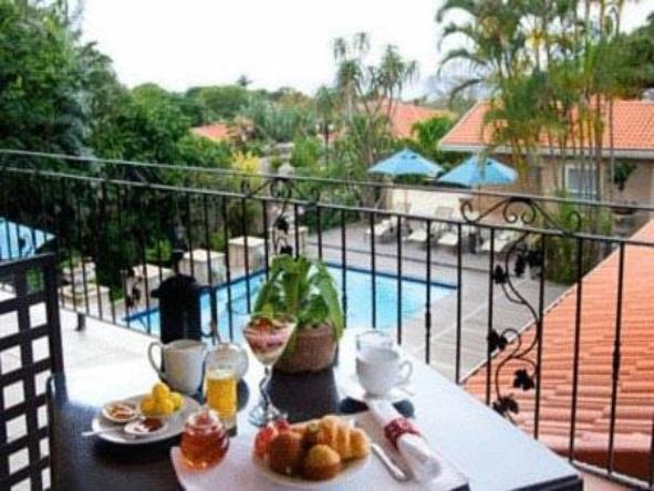 Auberge Hollandaise Guest House - breakfast on patio